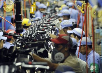 Inflação na saída das fábricas fica em 4,78% em março, diz IBGE