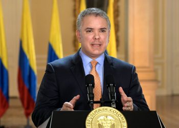 Presidente da Colômbia diz que vai retirar reforma tributária de pauta