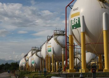 Gasolina e diesel ficam mais baratos hoje nas refinarias