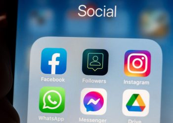 Redes sociais e sites de notícias são atingidos por interrupções