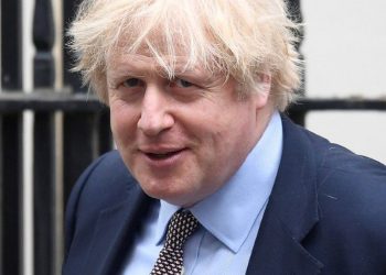 Premiê britânico adia relaxamento de lockdown em um mês