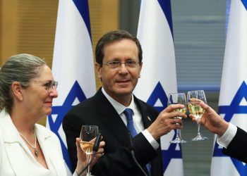 Ex-político de centro-esquerda, Herzog é eleito presidente de Israel