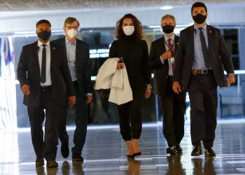 CPI da pandemia ouve a médica Luana Araújo