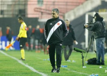 Vasco quer embalar na Série B contra o Avaí nesta quarta