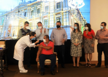 Estado inicia vacinação dos trabalhadores da assistência social e do Conselho Tutelar