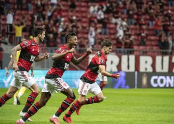 Com torcida, Flamengo bate Defensa y Justicia e avança na Libertadores