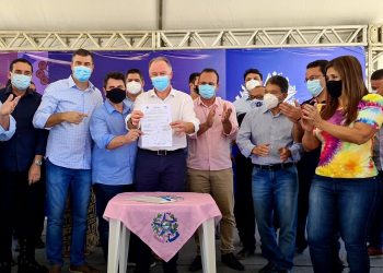 Governador anuncia construção de quadra poliesportiva e Centro de Assistência Social em Pedro Canário