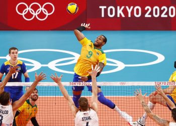 Brasil bate EUA e se recupera no vôlei masculino