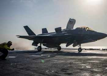 Estados Unidos lançam ataques aéreos em apoio às forças afegãs