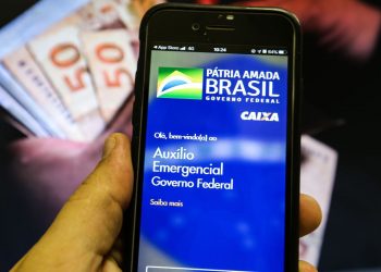 Trabalhadores nascidos em março podem sacar auxílio emergencial