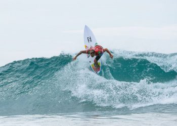 Ítalo Ferreira avança direto na abertura da etapa mexicana