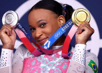 Ganhei muito mais do que só medalhas, diz Rebeca após feitos inéditos