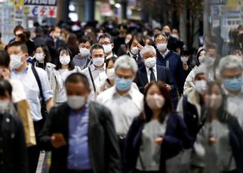 Japão amplia restrições após disparada de casos de covid-19