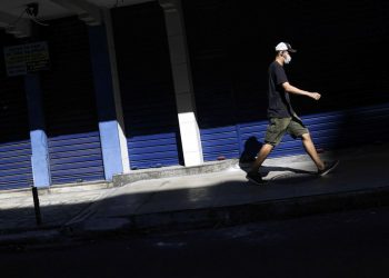 Brasil confirma 559.607 mortes por covid-19