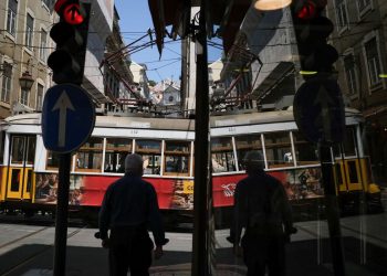 Portugal revoga proibição de viagens a turistas do Brasil