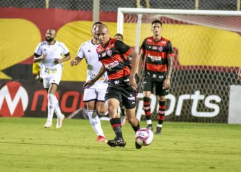 Botafogo empata com Vitória e segue vice-líder da Série B
