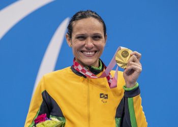 Carol Santiago é ouro e Cecília Araújo prata na natação em Paraolimpíada