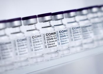 Anvisa aprova inclusão de nova fábrica da vacina da Pfizer