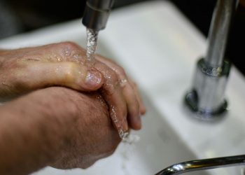 Pandemia reafirma importância de um ato simples: lavar as mãos