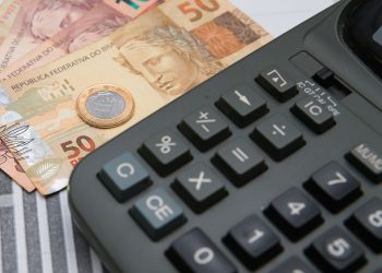 Mercado financeiro volta a diminuir previsão de crescimento em 2022
