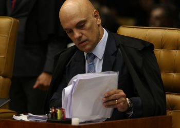 Alexandre de Moraes determina depoimento presencial do presidente