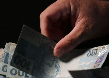 Atividade econômica cresce 4,5% em 2021, diz BC