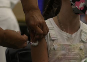 Covid-19: Brasil registra 28,05 milhões de casos e 643 mil mortes