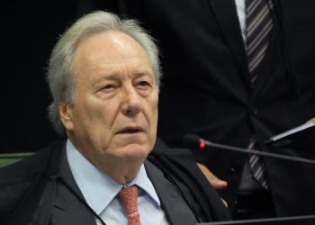 Lewandowski toma posse como ministro do TSE