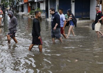Sobe para 17 total de mortos por chuvas no Rio