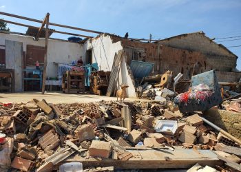 Mucurici destruído por vendaval com chuva de granizo