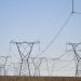 Ministro intermedia acordo para suspensão de reajuste da conta de luz