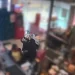 Assaltante rende funcionários de supermercado e padaria e acaba sendo agredido pela população.