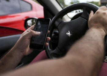 Geral Maio Amarelo: associação alerta para riscos do celular ao volante