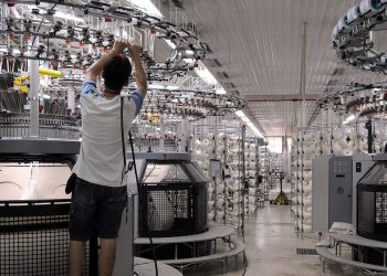 Confiança da indústria sobe pelo segundo mês, diz FGV