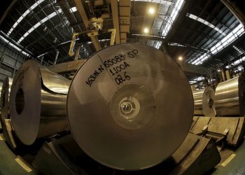 Economia Atividade e nível de emprego da indústria caem em abril, mostra CNI
