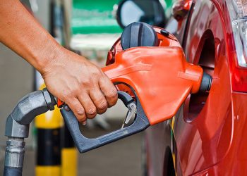 Petrobras reajusta preço da gasolina em 5,18% e o do diesel em 14,26%