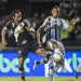 Vasco para no travessão e empata com Grêmio em São Januário