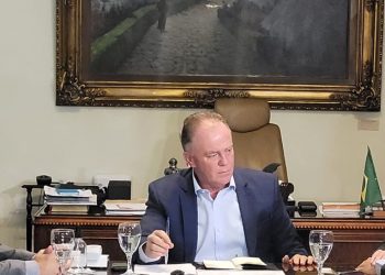 Casagrande anuncia redução do ICMS de combustíveis, energia elétrica e comunicação