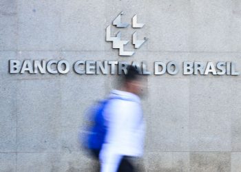 Estímulos fiscais temporários pressionam inflação, diz Banco Central