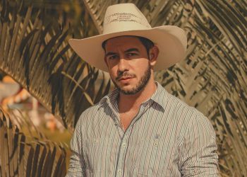 Com humor, influenciador do ES mostra dia a dia na roça e viraliza nas redes sociais