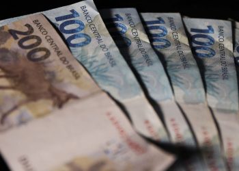 Beneficiários com NIS final 3 recebem hoje Auxílio Brasil
