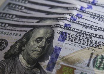 Dólar cai para R$ 5,09 e fecha no menor valor em duas semanas