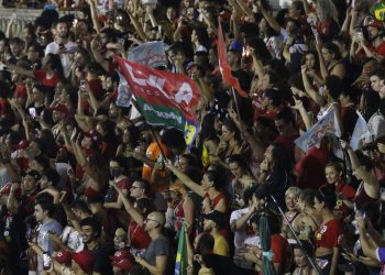 Eleitores de Lula comemoram nas ruas de todo o país