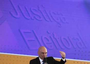 Presidente do TSE diz que abstenção diminuiu no segundo turno