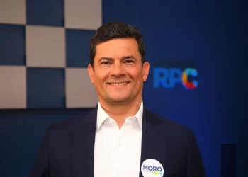 Sergio Moro supera ex-aliado e é eleito senador
