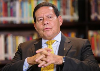 Mourão diz ter ‘quase certeza’ de que Bolsonaro passará faixa presidencial para Lula