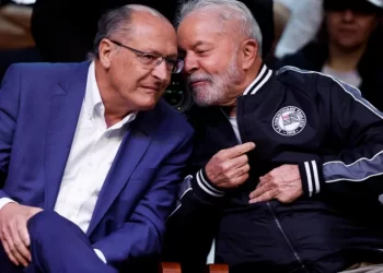 Lula compreende que votos não foram para o PT, mas contra Bolsonaro, diz especialista