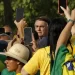 Bolsonaro quebra o silêncio e fala com apoiadores no Alvorada