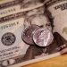 Dólar tem leve queda e fecha a R$ 5,19 com Fed e PEC da Transição