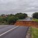 BR-101 é totalmente interditada após cratera se abrir na pista em São Mateus, no Norte do Estado